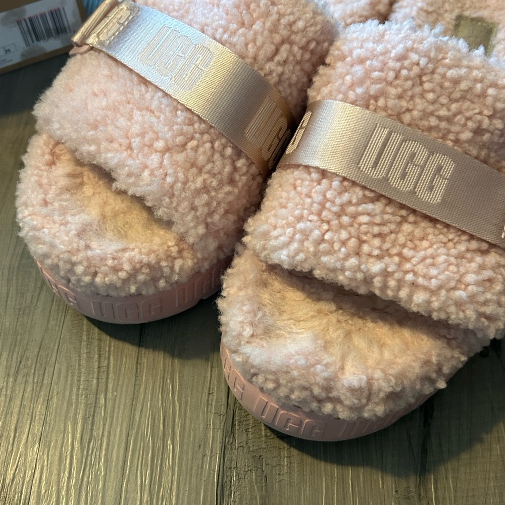 UGG Fluffita Shearling Slippers Pink Cloud Size 8 Slides - Picture 3 of 7